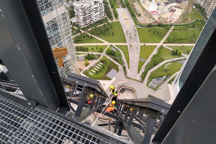 PwC tower top view during Utilior's grating installation phases