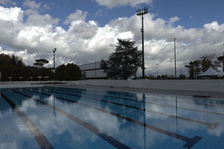 Nuova Defim Orsogril | La recinzione lamellare Talia Ventus per la piscina del Riano Athletic Center